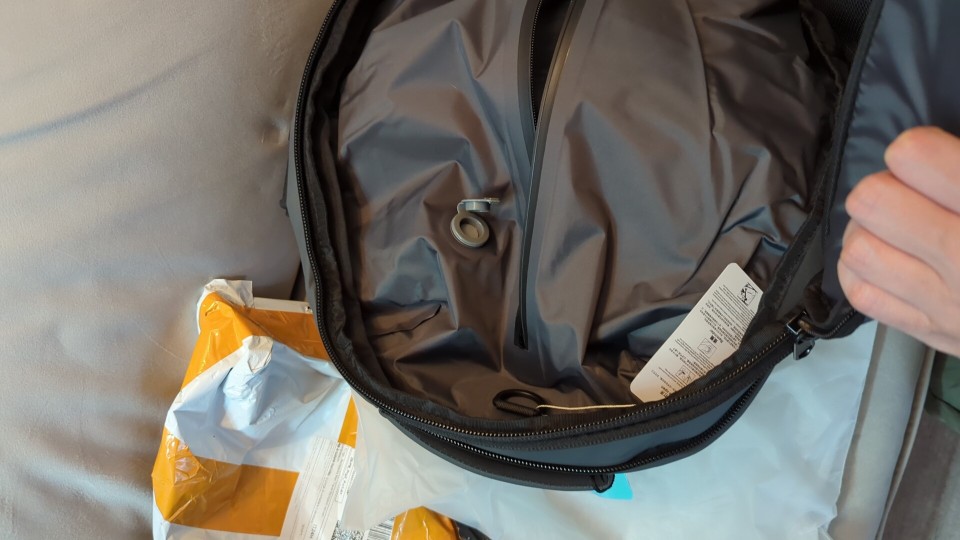 Unboxing AeroLogis Pack